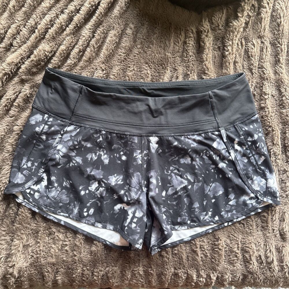 Lululemon Women’s Black And White Floral Shorts Size 10 Running Shorts Outdoor